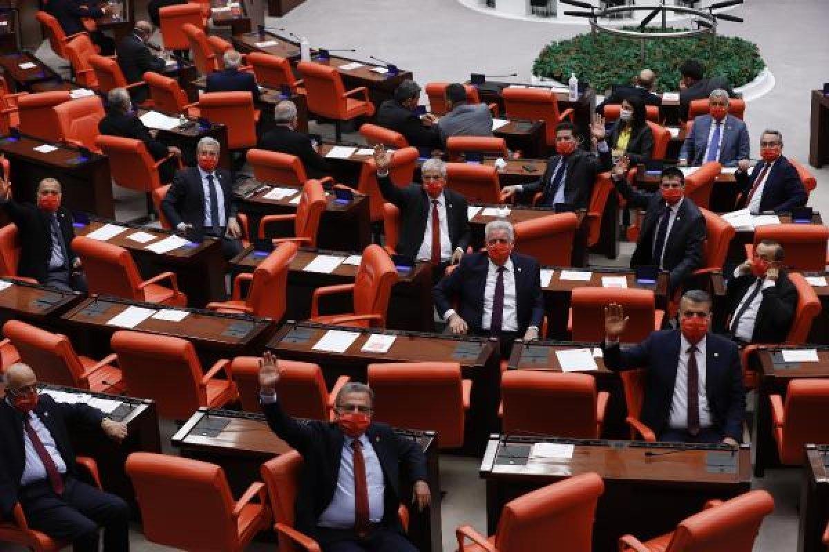 HDP, CHP'nin Atatürk imzalı maskesini kabul etmedi