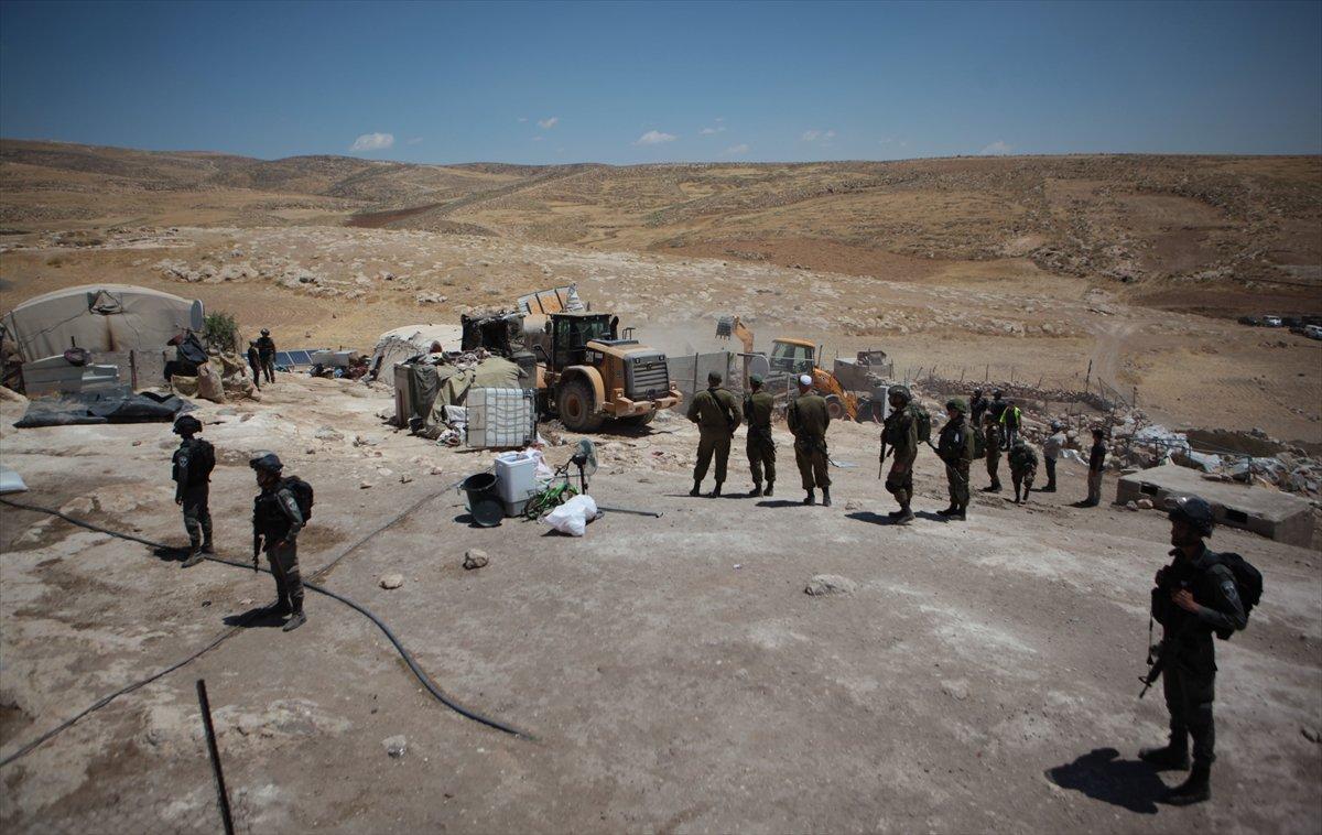 İsrail askerleri, Filistinlilere ait 16 yapıyı yıktı