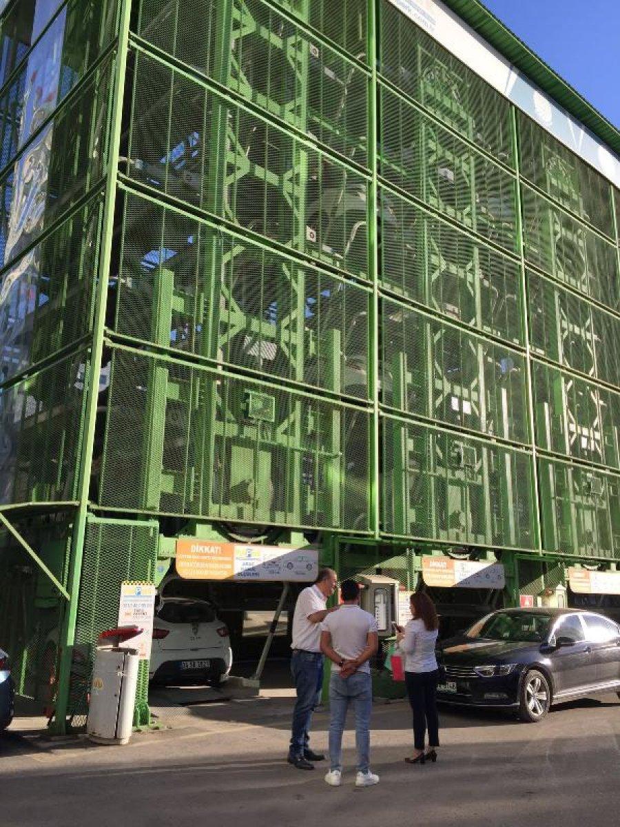 Kuşlar yuva yaptı diye 2 aydır aracını kullanmıyor