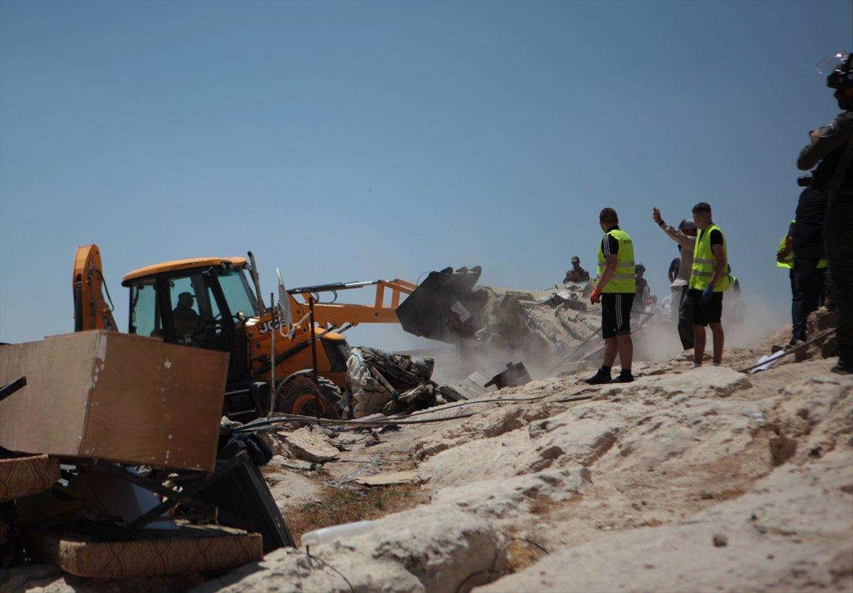 İsrail askerleri, Filistinlilere ait 16 yapıyı yıktı