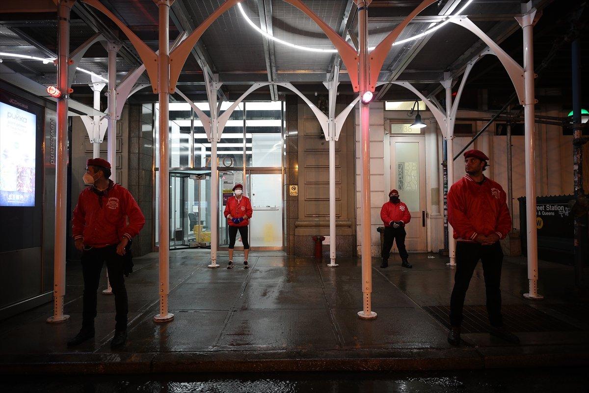 New York'ta 'Koruyucu melekler' yağmalara karşı nöbette