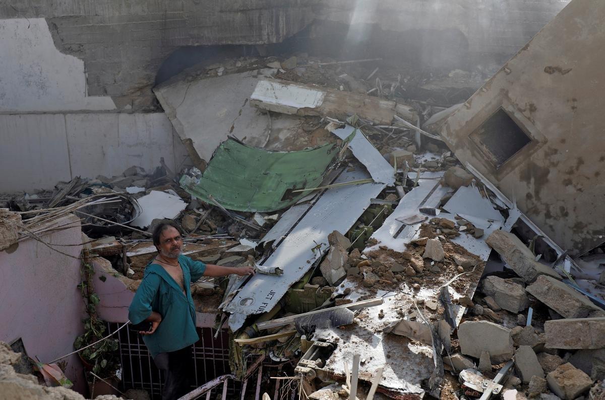 Pakistan'da düşen uçağın pilotu kuleyi dinlemedi