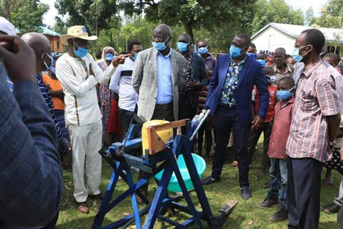 Virüse karşı el yıkama sistemi tasarlayan Kenyalı çocuk