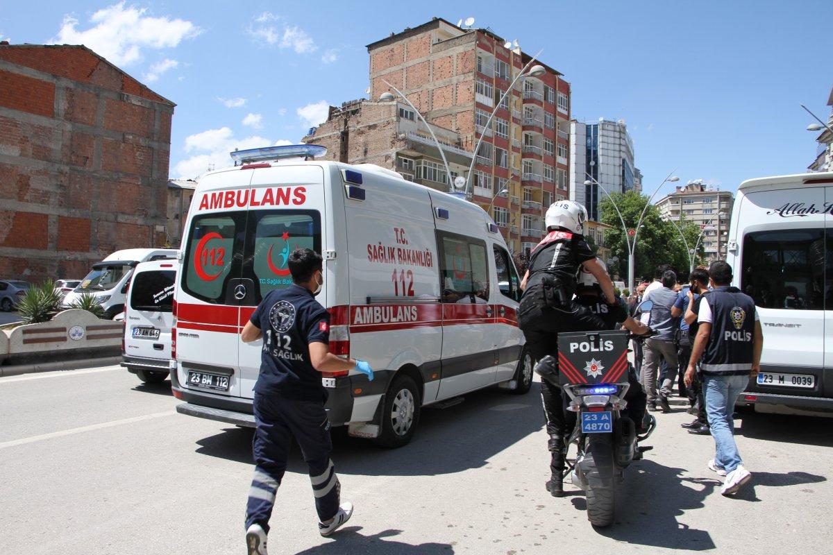 Elazığ'da maske uyarısı yapan minibüsçü bıçaklandı