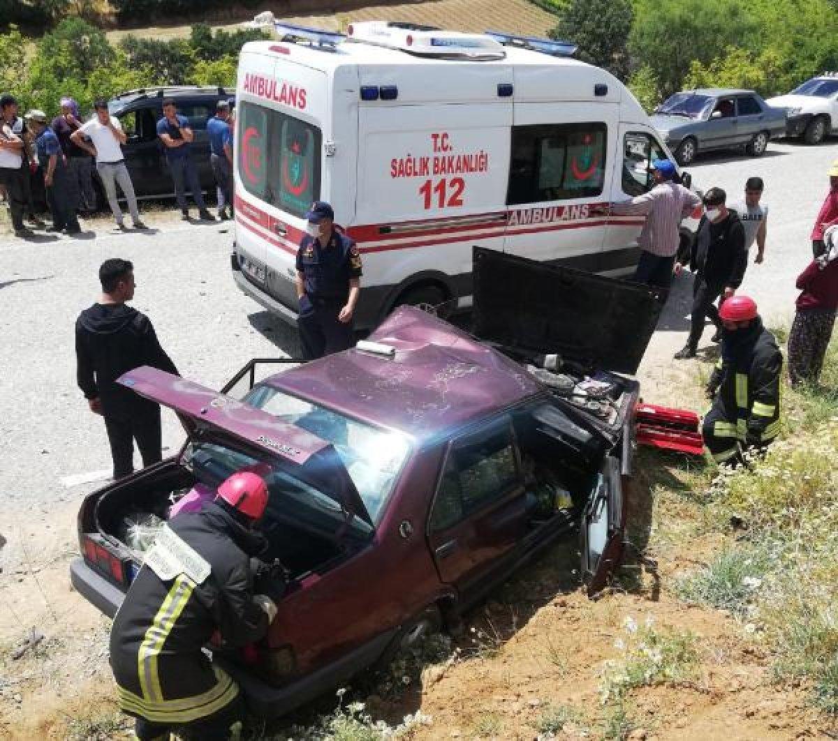 Denizli'de iki araç çarpıştı: 5 yaralı