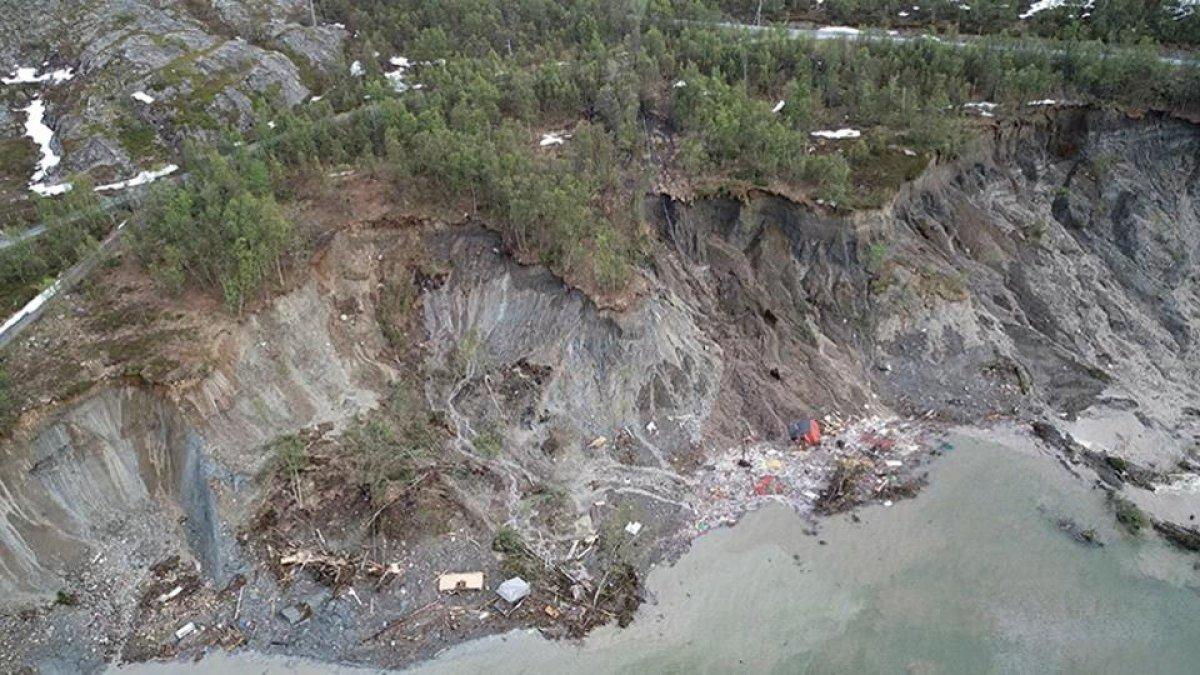 Norveç'te heyelan evleri yuttu