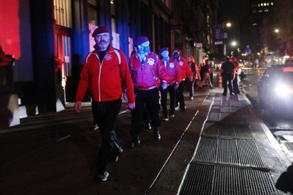 New York'ta 'Koruyucu melekler' yağmalara karşı nöbette