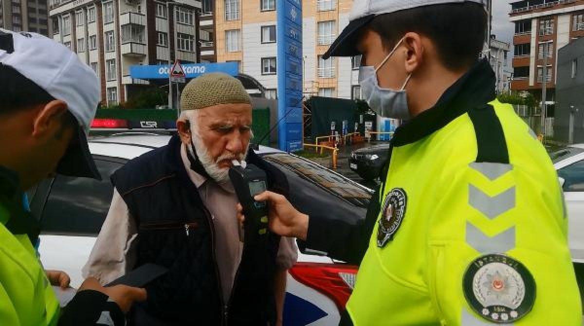 Sultangazi'de minibüs kadına çarptı, 20 metre sürükledi