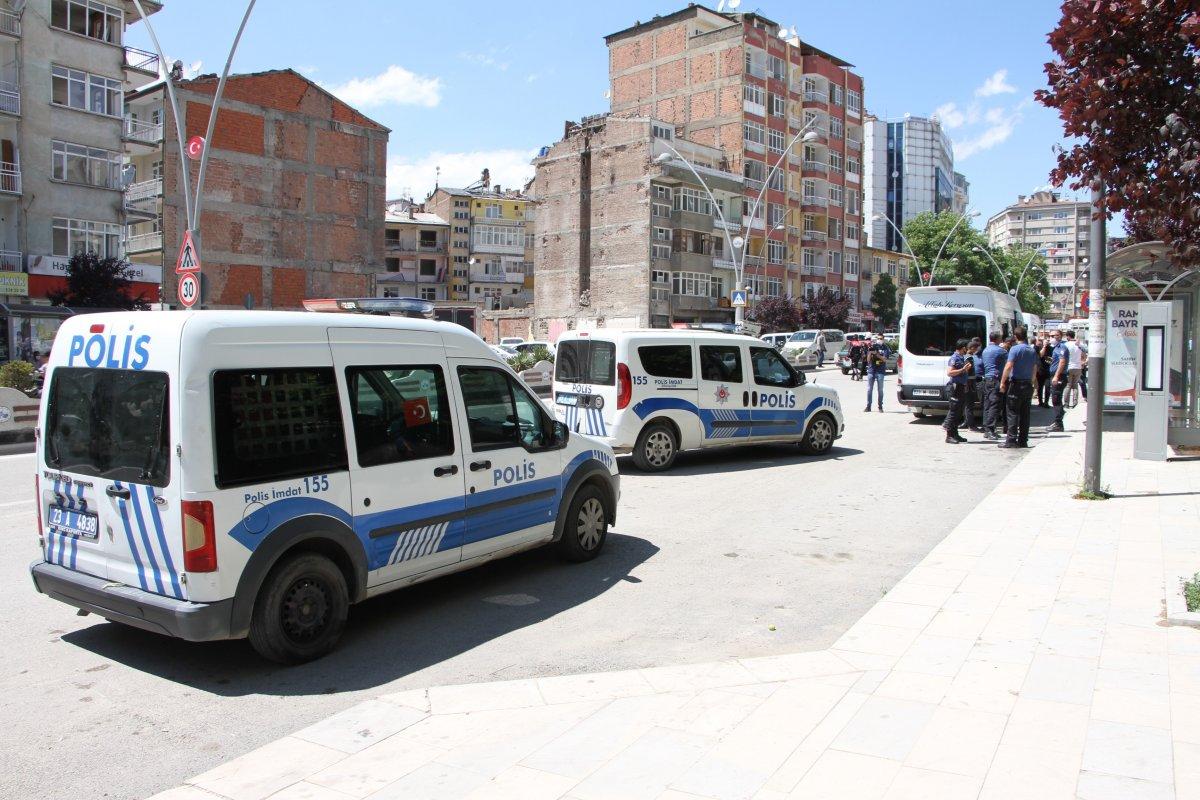 Elazığ'da maske uyarısı yapan minibüsçü bıçaklandı