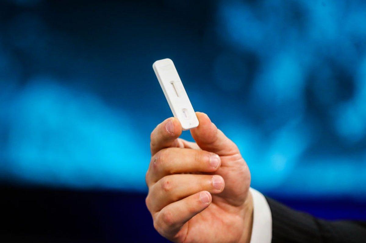 Bakan Varank, canlı yayında korona tanı kitini tanıttı