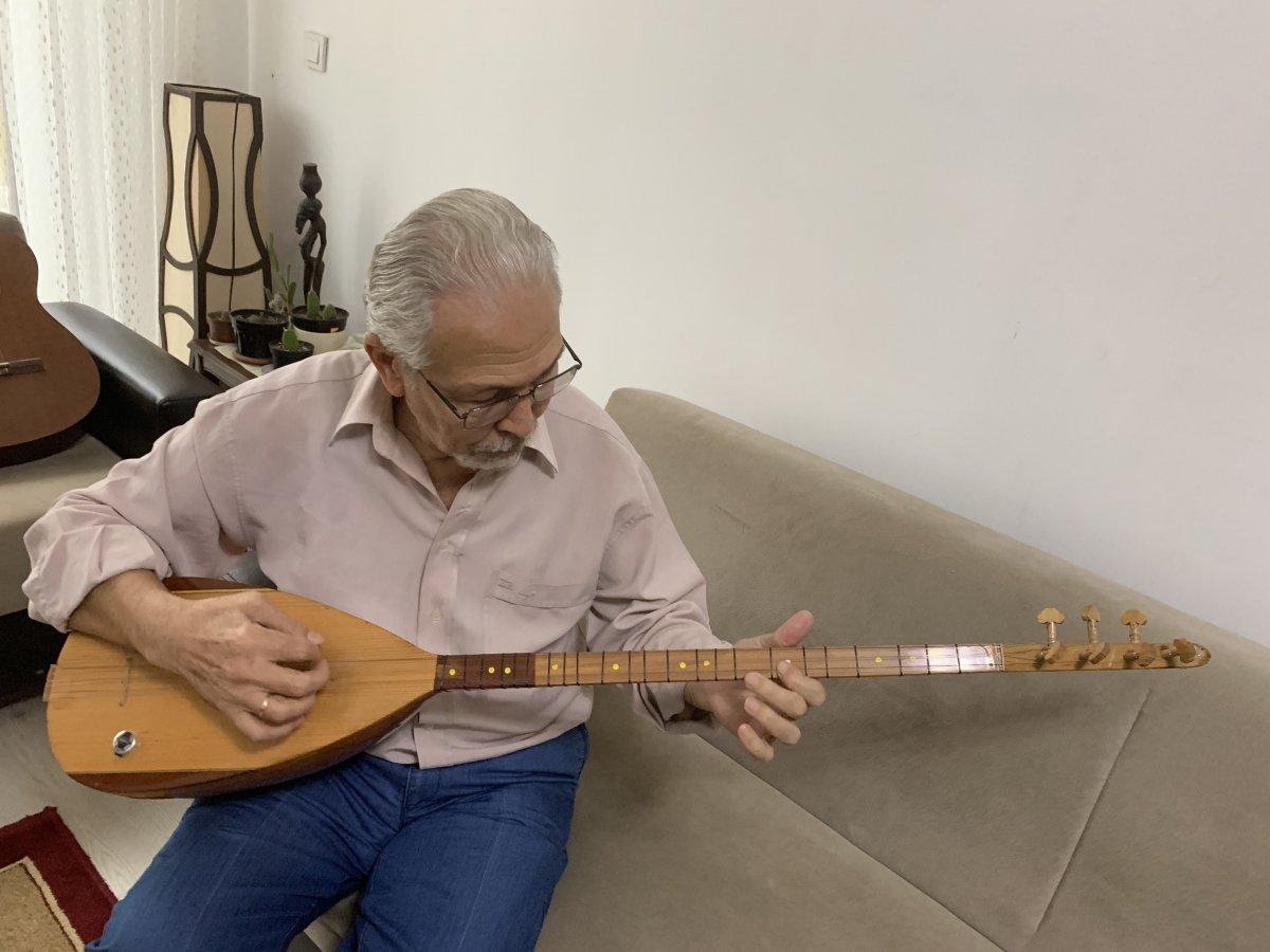 Evine sığdıramayacağı kadar çok müzik aletini çalabiliyor