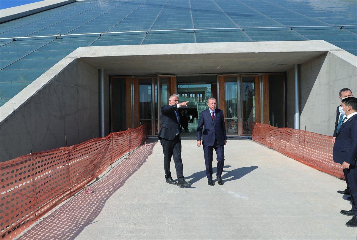 Cumhurbaşkanı Erdoğan CSO'nun yeni binasını inceledi