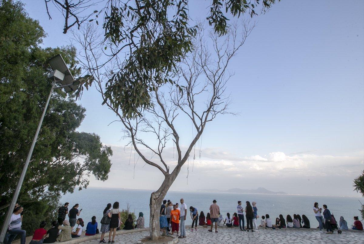 Tunus'ta da normalleşme başladı