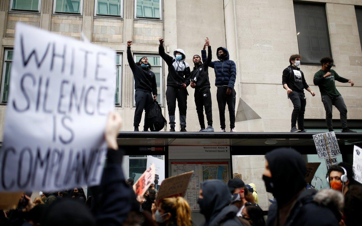 Londra'da yüz binler George Floyd için sokaklarda