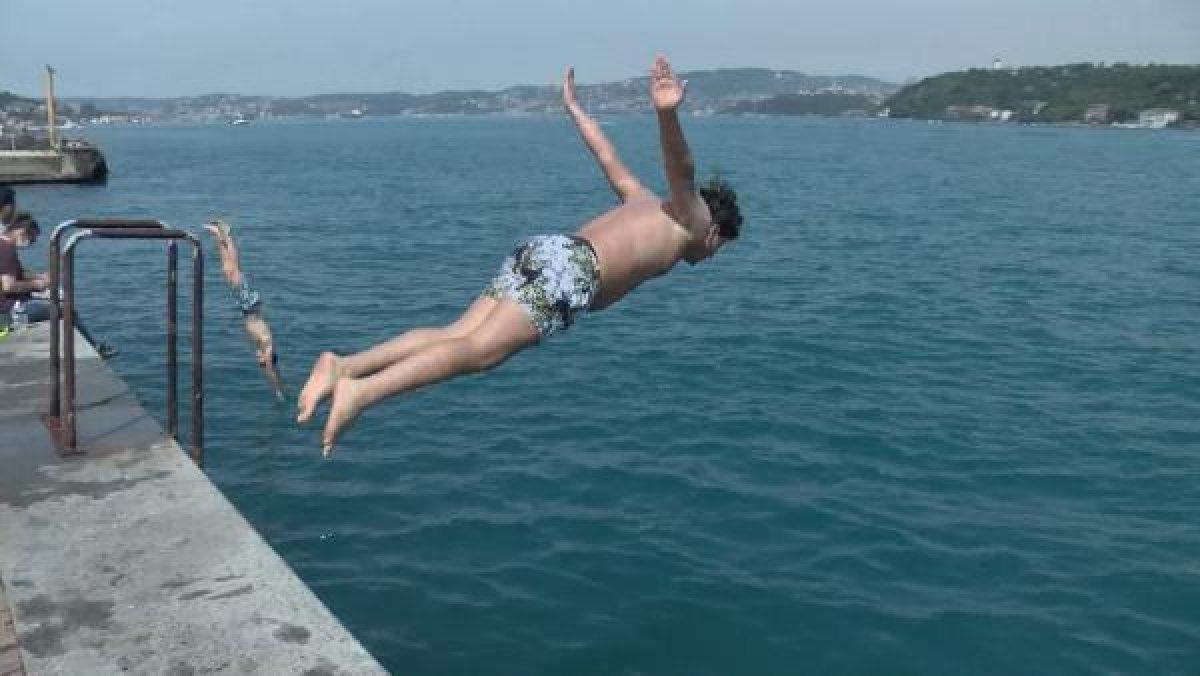 İstanbullu Boğaz'da serinledi