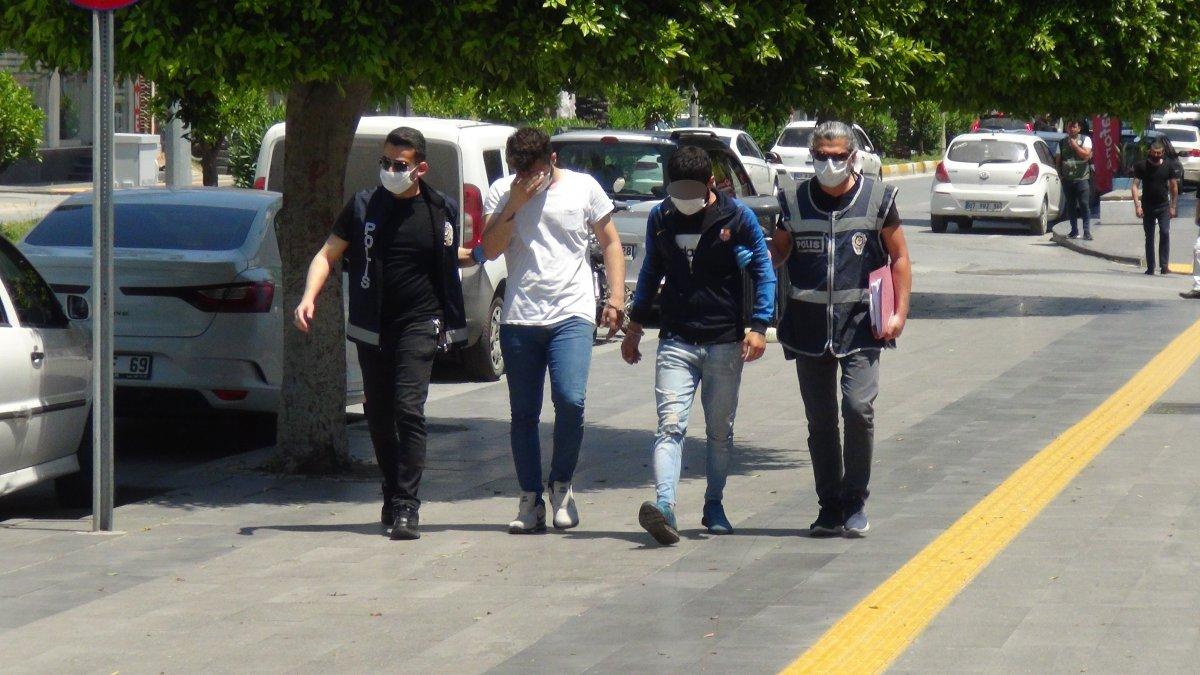 Antalya'da sigara vermek istemeyince, bıçaklandı