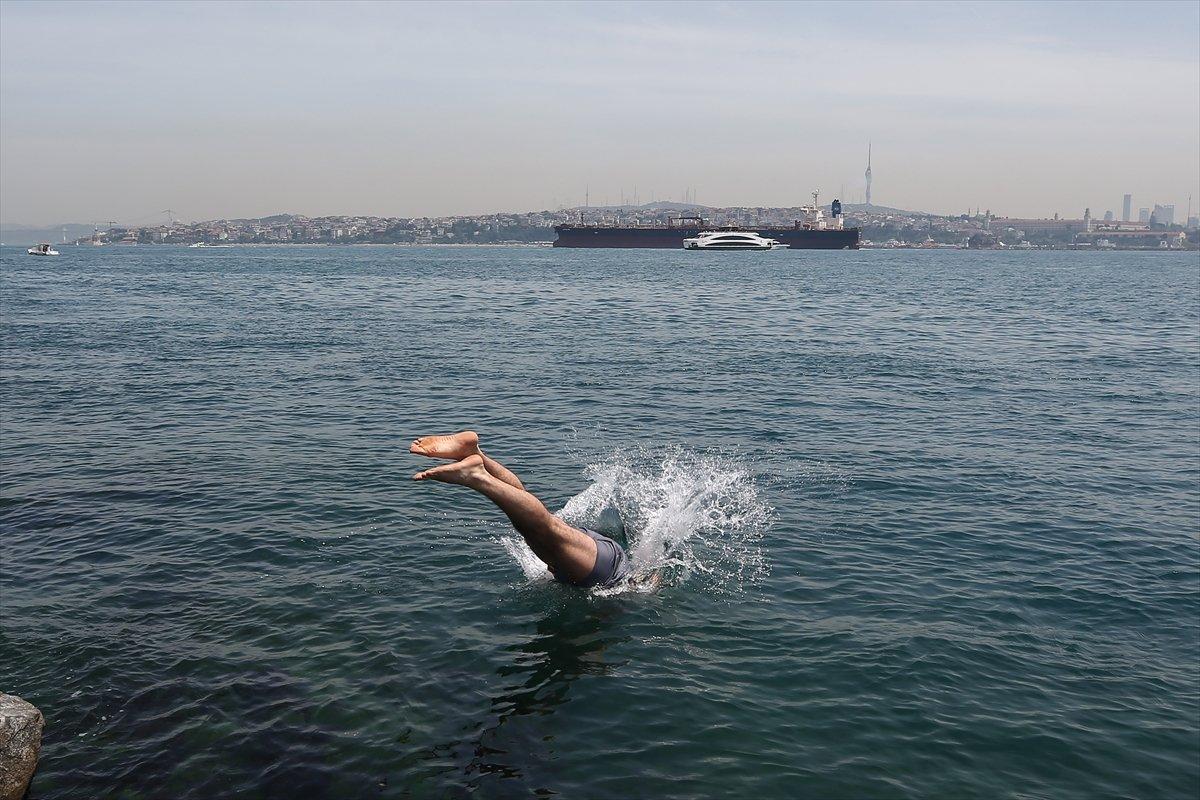 İstanbullu Boğaz'da serinledi