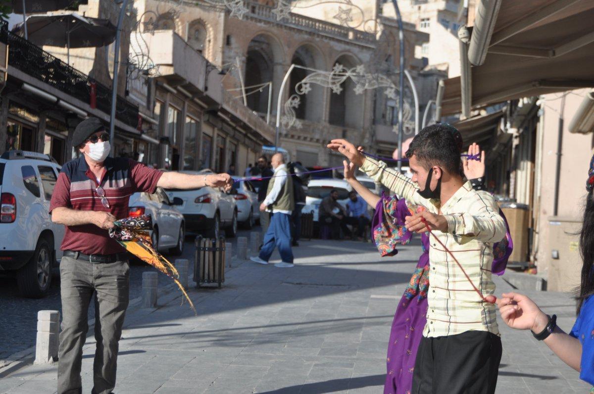 Mardin'de korona nedeniyle halay çekememeye 'ipli' çözüm