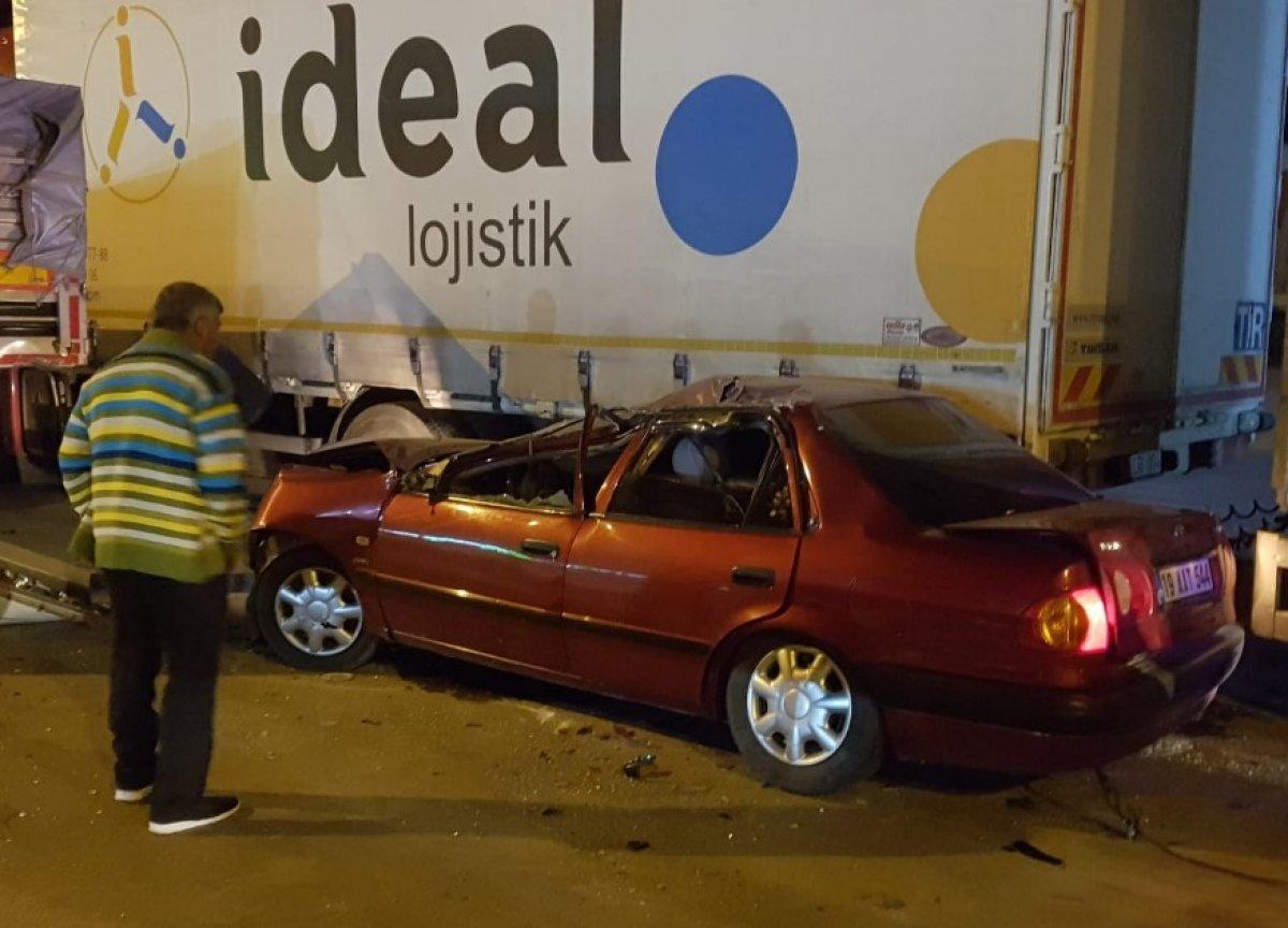 Köpeğe çarpmamak için ani manevra yapan zor kurtuldu