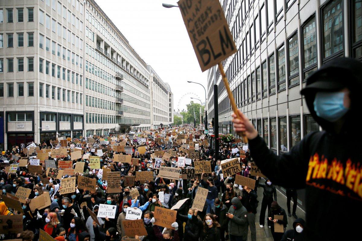 Londra'da yüz binler George Floyd için sokaklarda