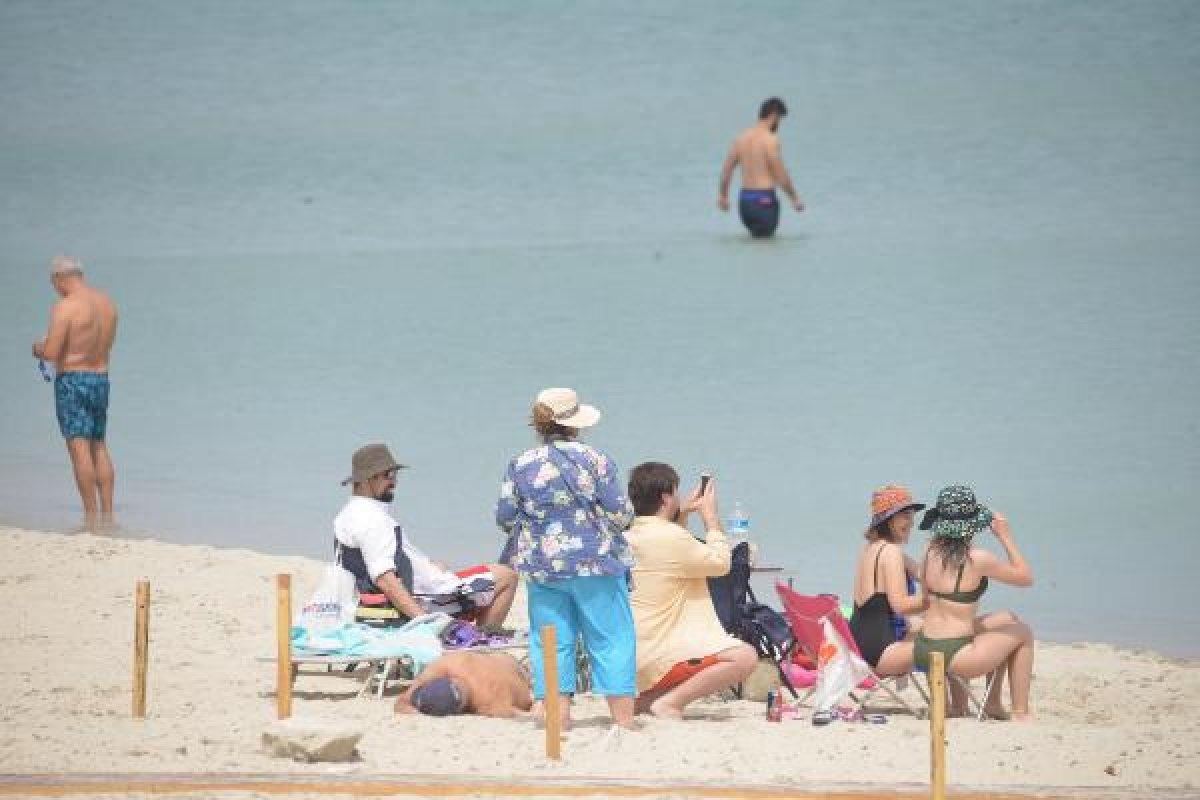 İzmir'de hafta sonu plajlar doldu