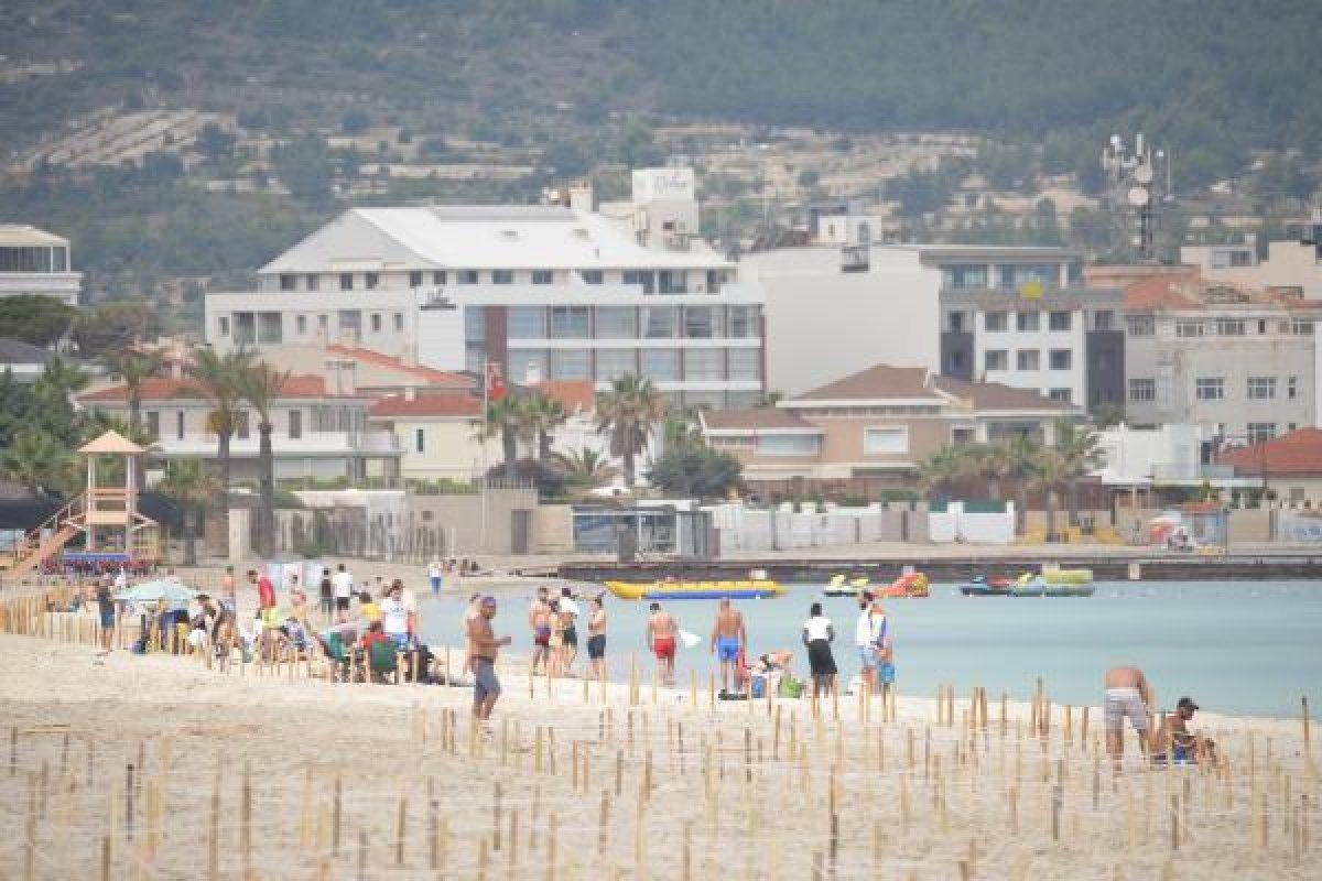 İzmir'de hafta sonu plajlar doldu