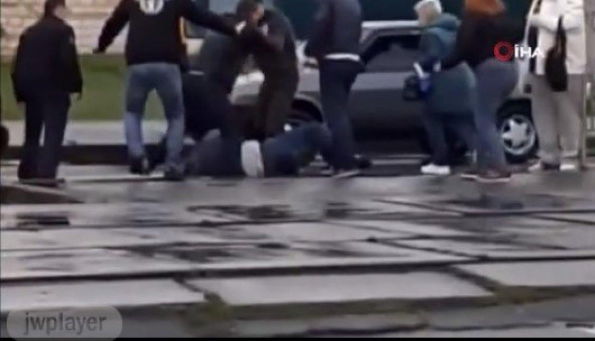 Ukrayna’da yolcular maske uyarısı yapan vatmanı dövdü