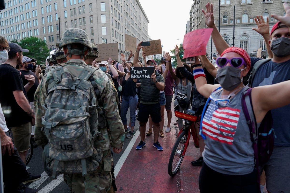 Trump'ın 10 bin asker isteği Pentagon'un engeline takıldı