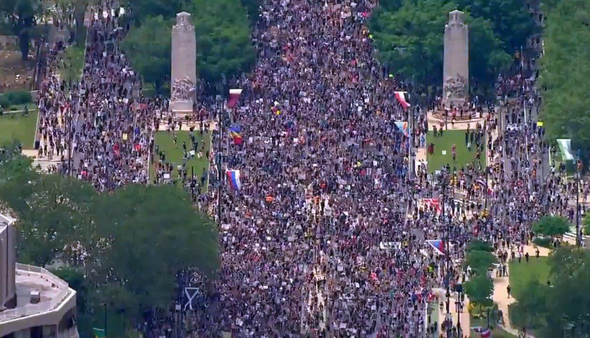 Dünya genelinde Floyd gösterileri devam ediyor