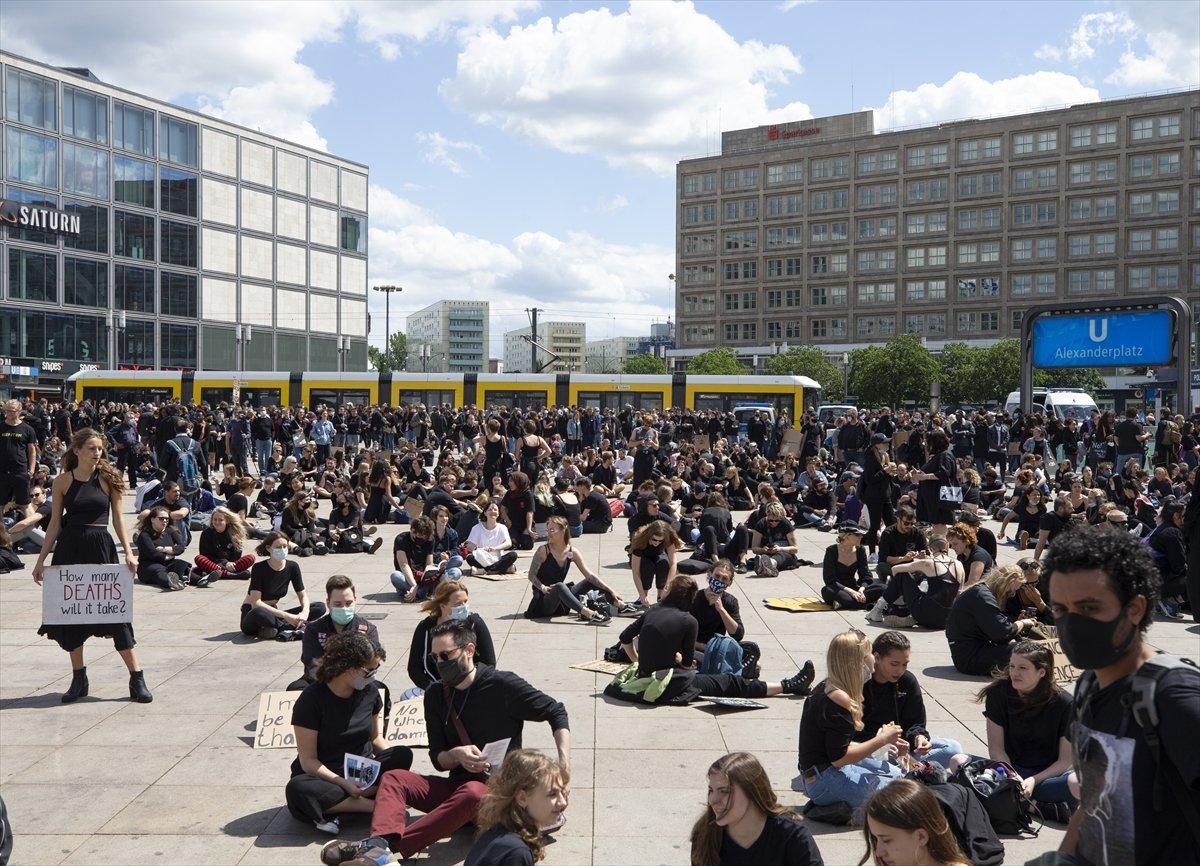 Almanya'da protestolara katılım arttı