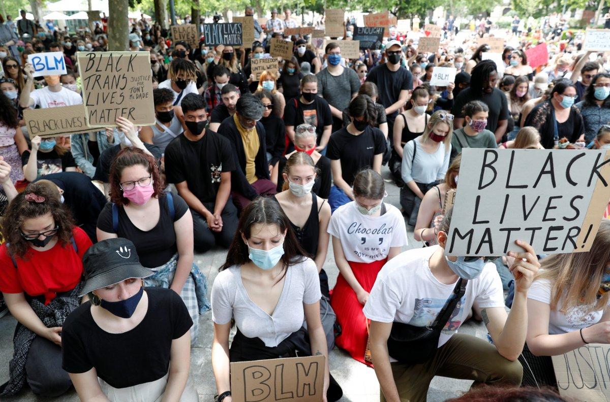 Dünya genelinde Floyd gösterileri devam ediyor