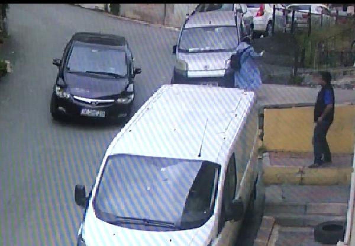 Beyoğlu'nda kaza yapan araç tehlike saçtı