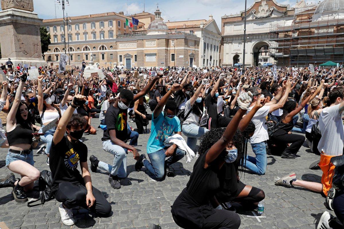 Dünya genelinde Floyd gösterileri devam ediyor
