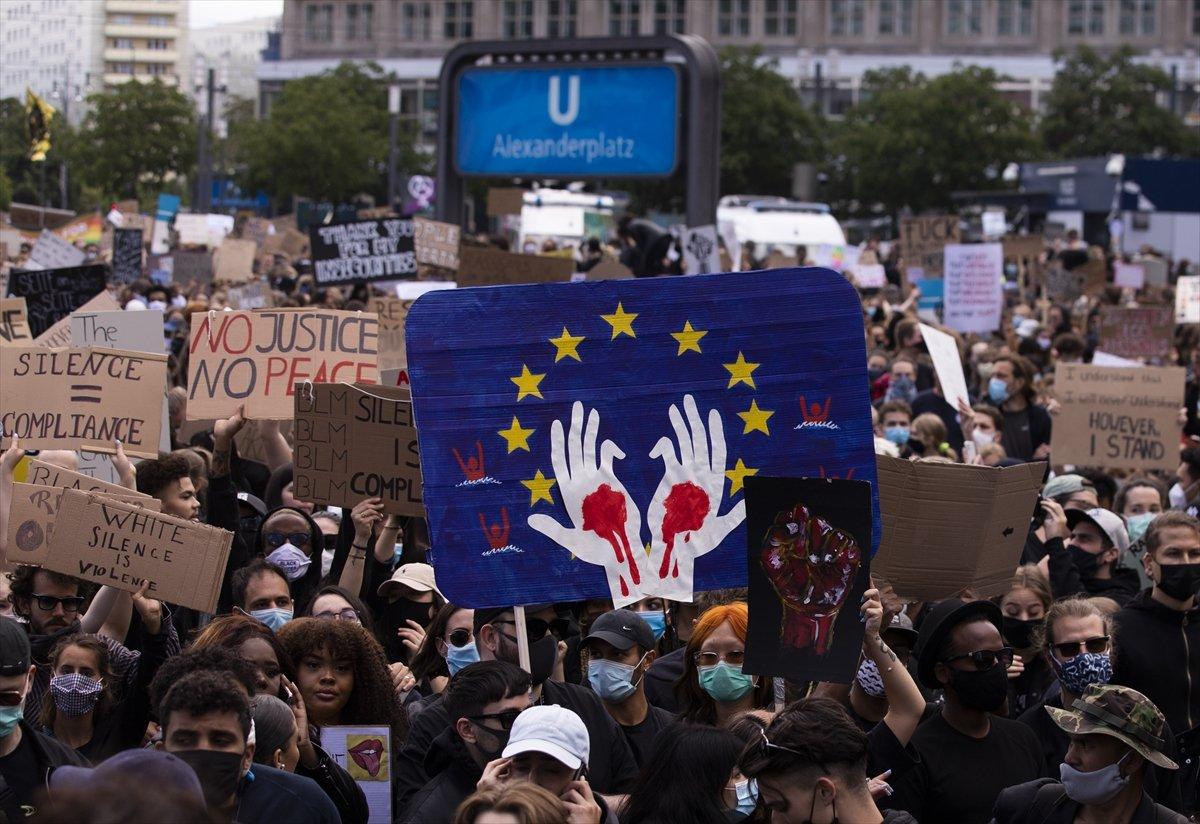 Almanya'da protestolara katılım arttı