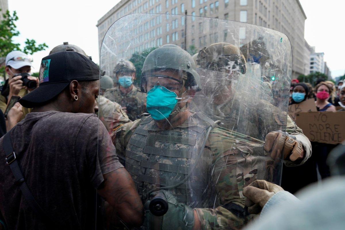 Trump'ın 10 bin asker isteği Pentagon'un engeline takıldı