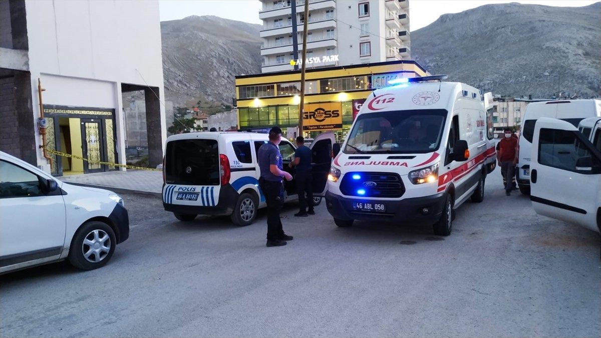 Eski ve yeni eşinin bıçaklı kavgasında can verdi