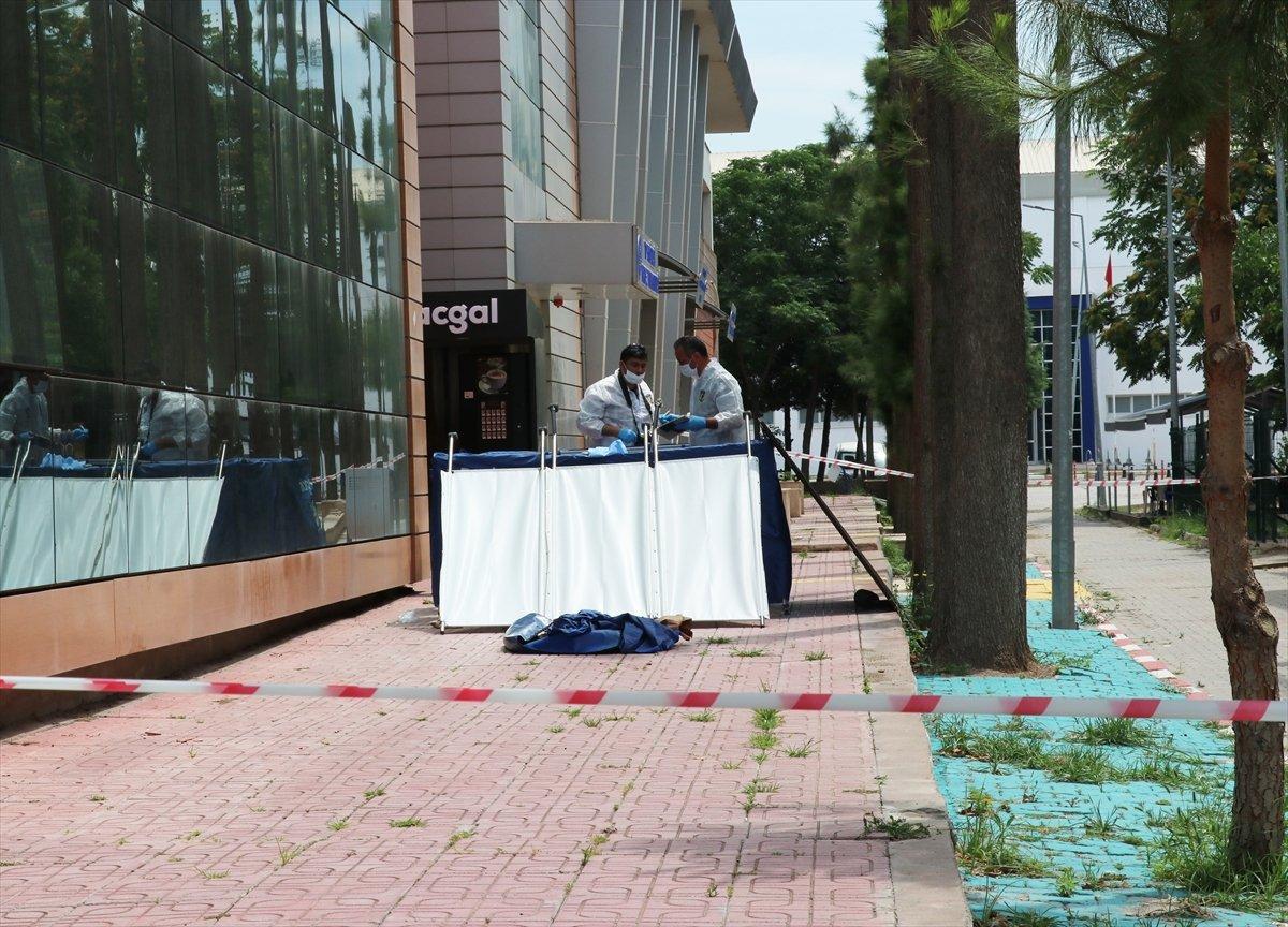 İzmir'de yüksekten düşen inşaat işçisi hayatını kaybetti