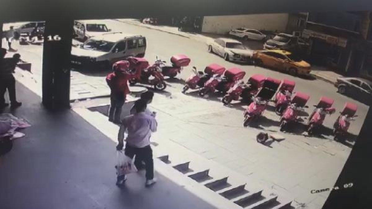 Esenyurt'ta, park halindeki taksiye çarpıp kaçan sürücü