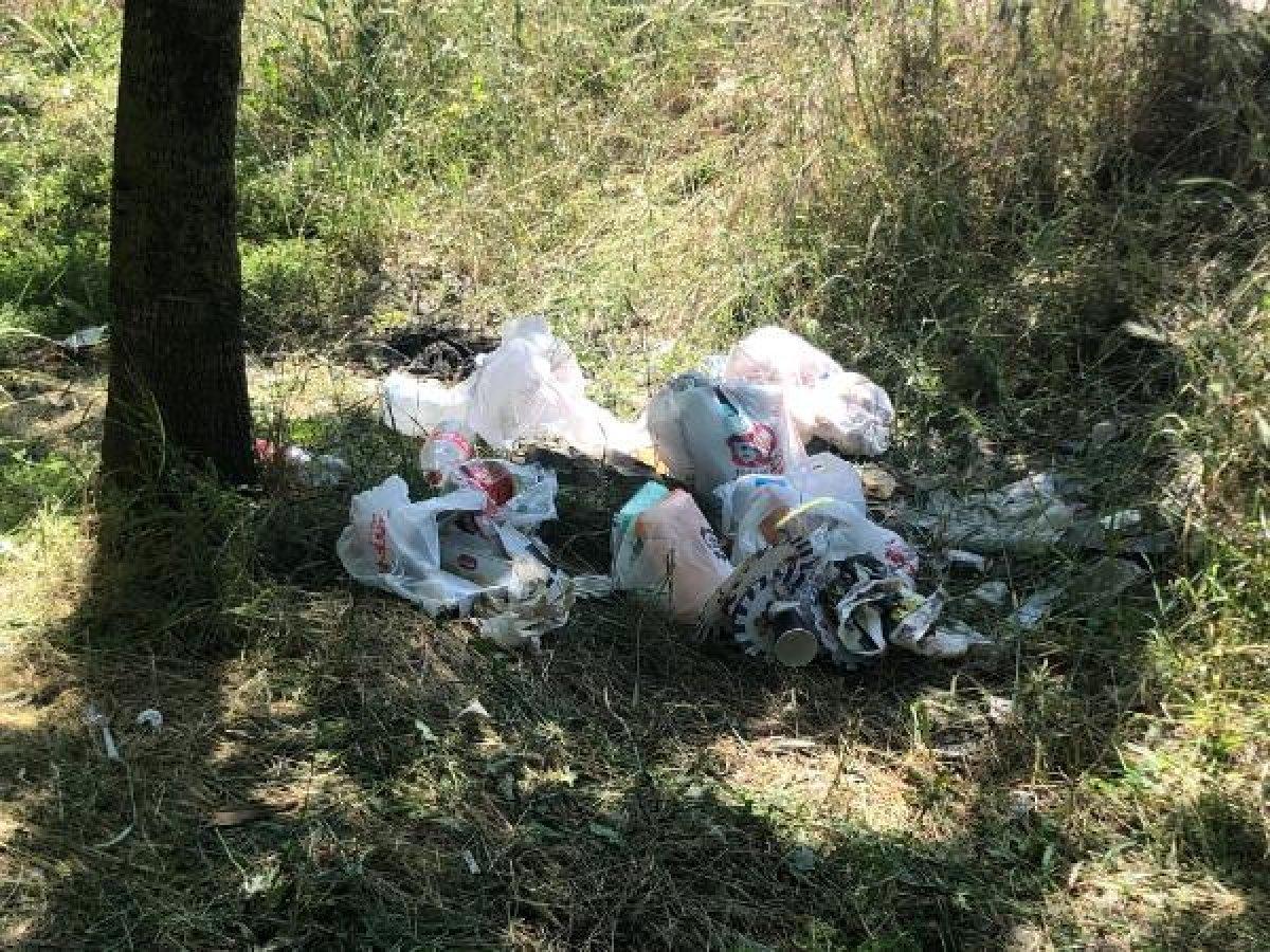 Arnavutköy'de piknik yapanlardan geriye çöpler kaldı