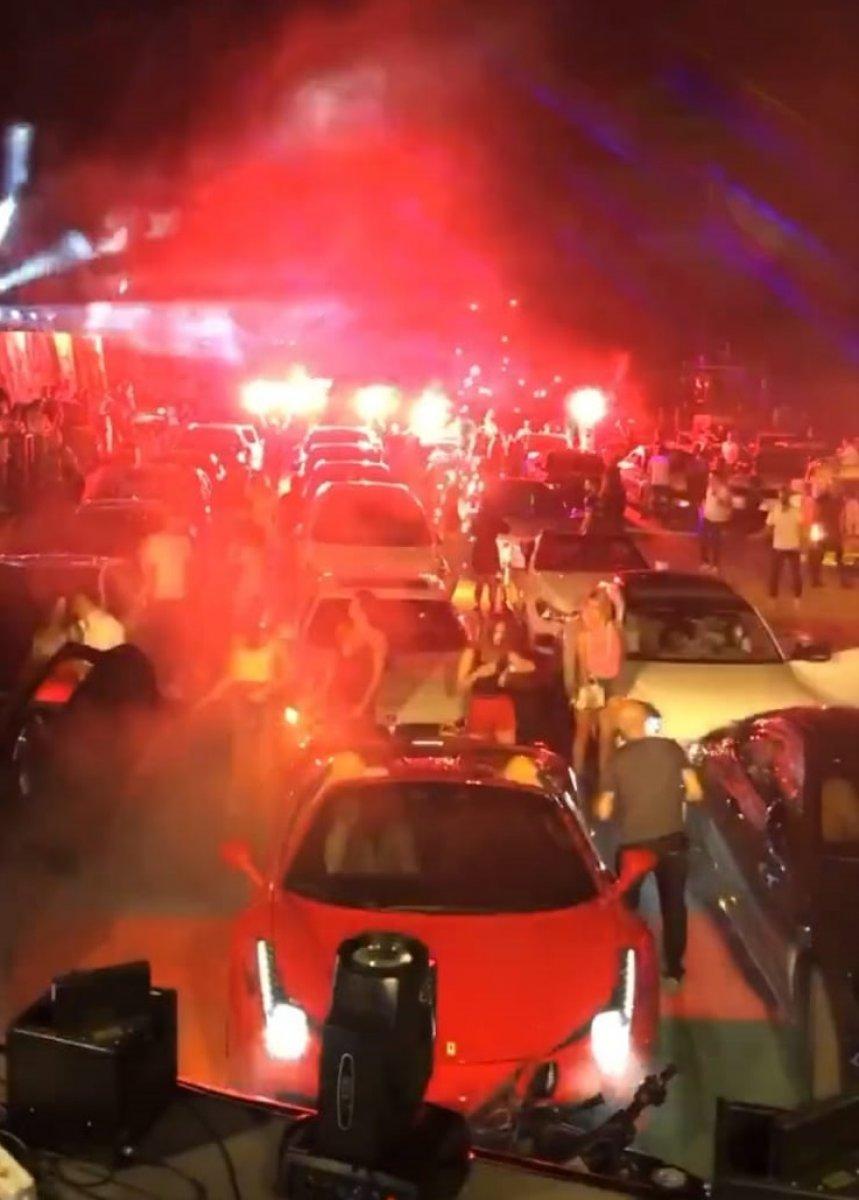 Alanya'da otomobili olanların girdiği parti