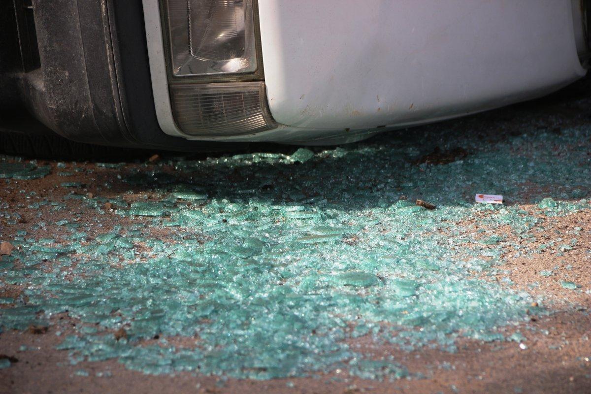 Bisikletli çocuğa çarpmamak için otomobiliyle takla attı