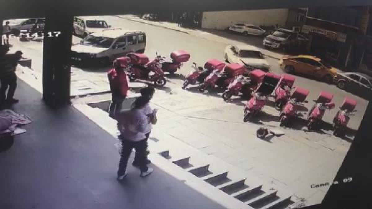 Esenyurt'ta, park halindeki taksiye çarpıp kaçan sürücü