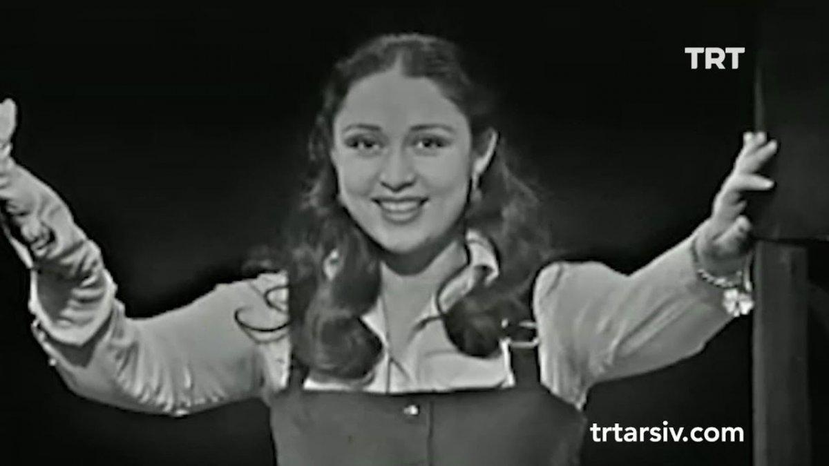 Ayşegül Atik hayata veda etti. Ayşegül Atik kimdir? Biyografisi.