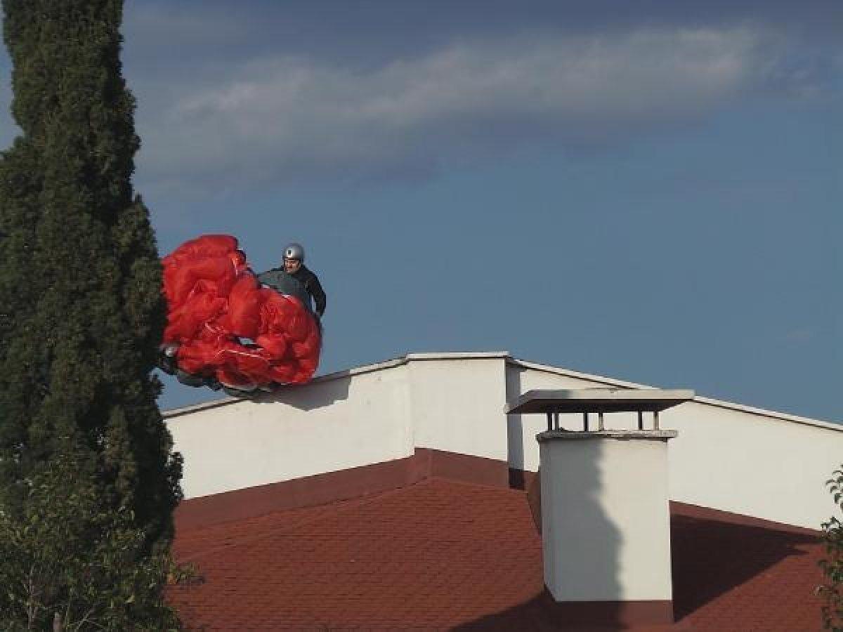 Rize'de yamaç paraşütü yaparken düşen kişi yaralandı