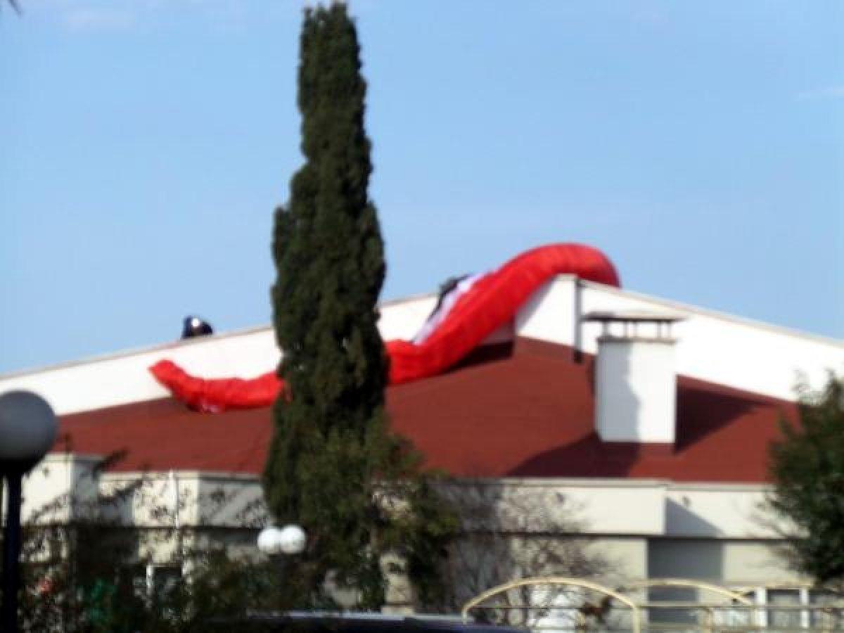 Rize'de yamaç paraşütü yaparken düşen kişi yaralandı