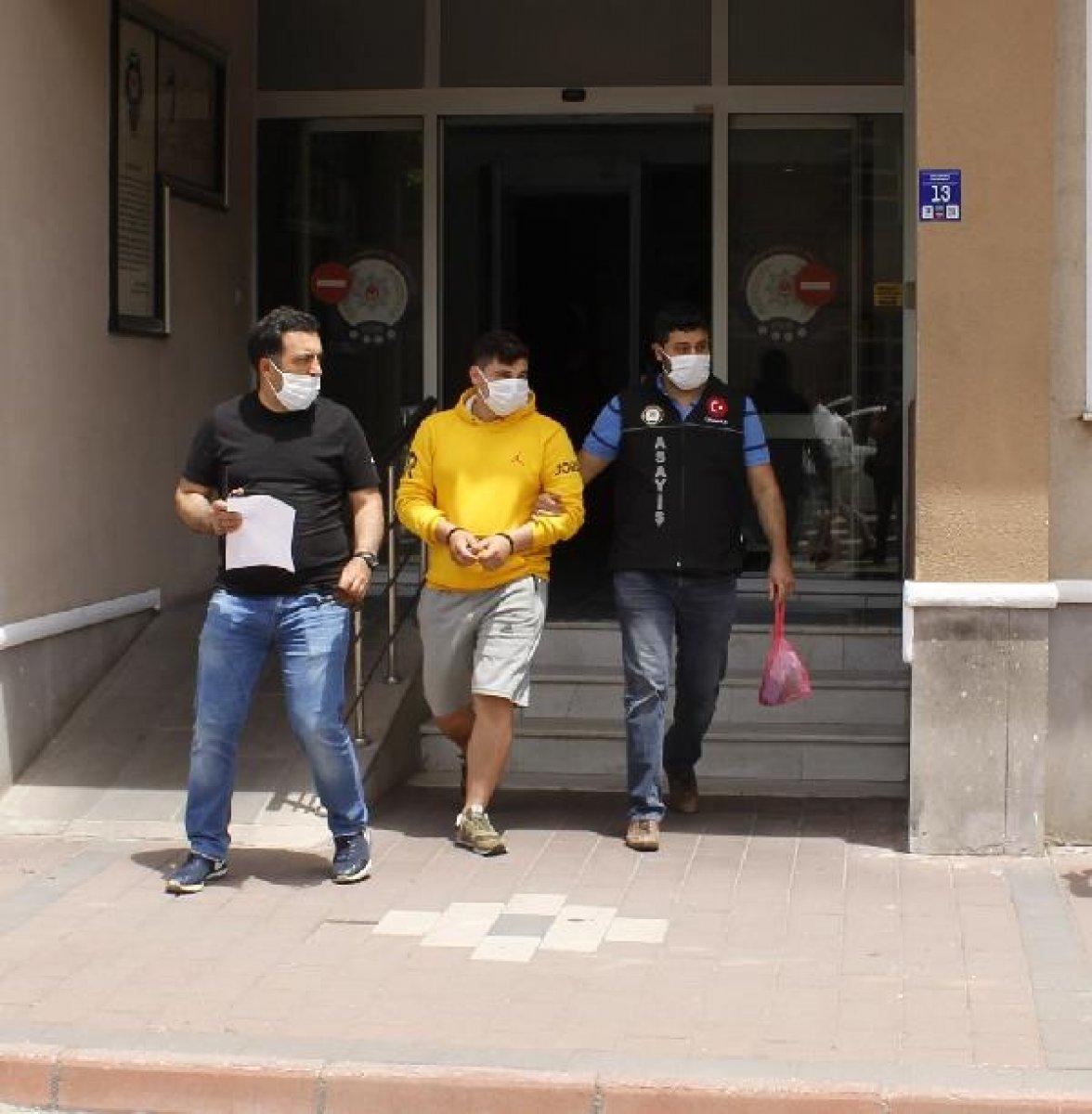 Çanakkale'de çaldığı altınları bozduramayınca, yakalandı