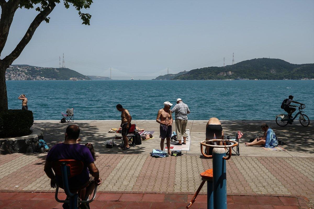 İstanbullular yine sahillere akın etti