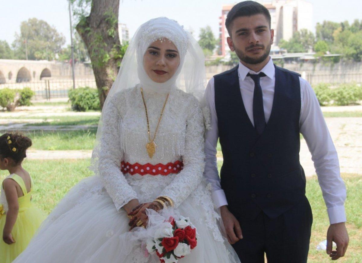 Adana'da gelin arabasını soyup kaçtılar