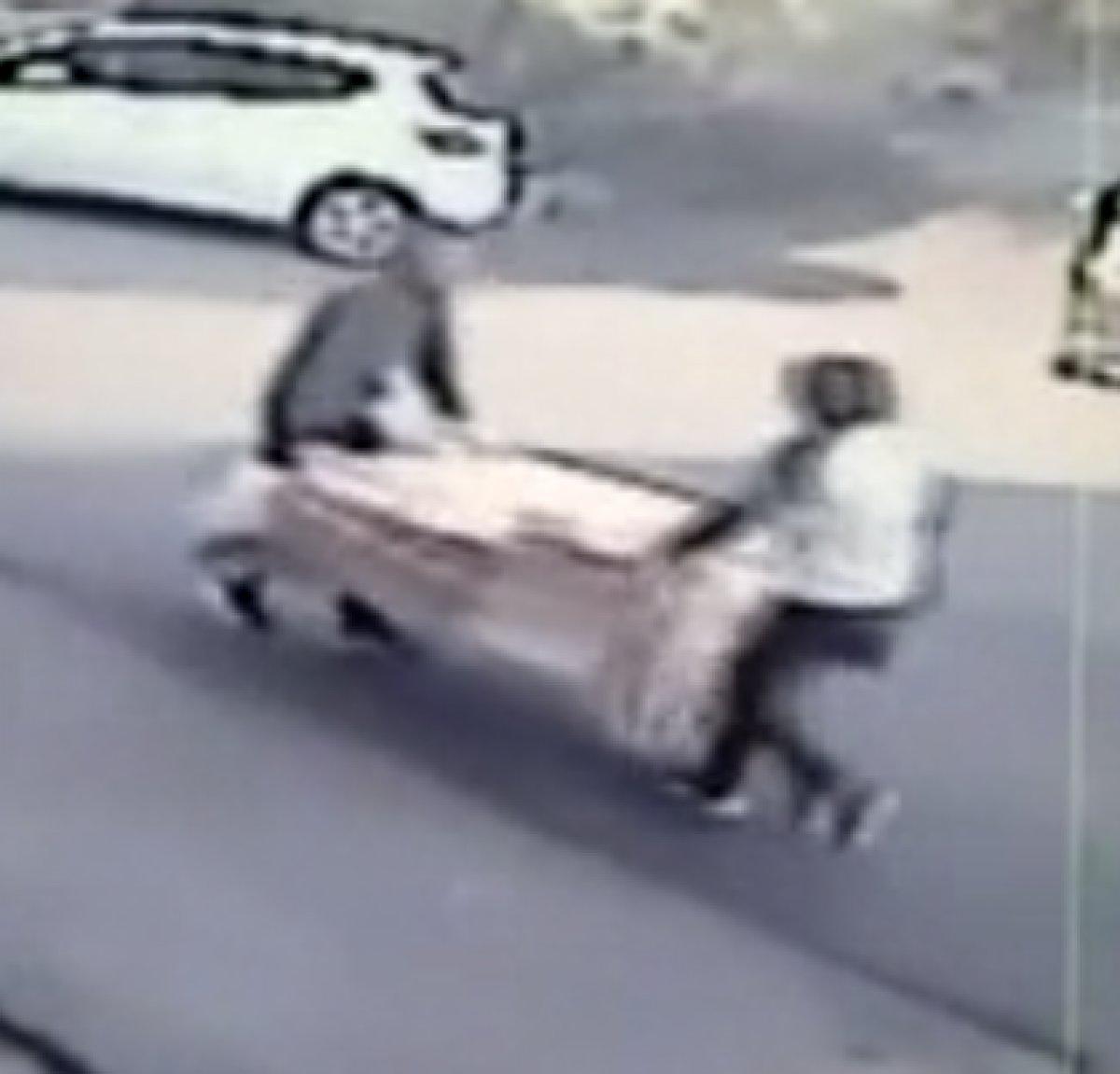 Ataşehir’de evden televizyon ve bilgisayar çalan iki kişi