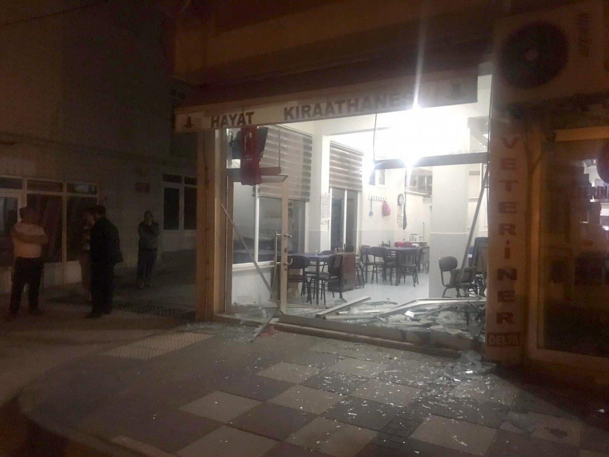 Tekirdağ'da otomobil kahvehaneye girdi
